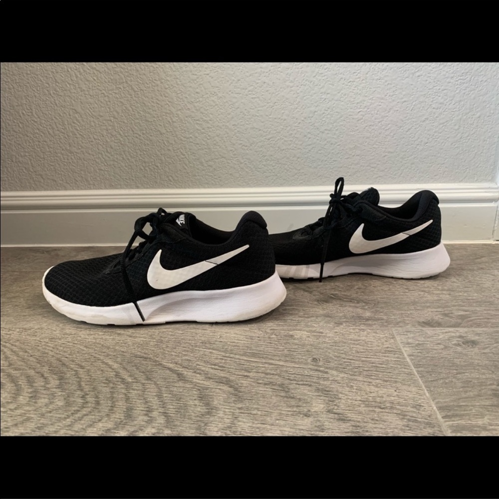 WOMENS NIKES